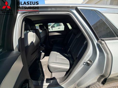 Used 2024 Cadillac Lyriq Tech w/ Driver Assist Package AWD/4WD image 28
