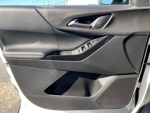 Used 2025 Chevrolet Equinox LT image 32