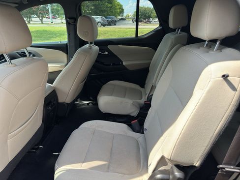 Used 2023 Chevrolet Traverse LT w/ LPO, Cargo Package AWD/4WD image 17