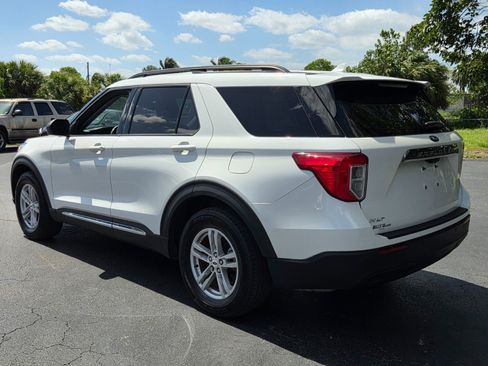 Used 2022 Ford Explorer XLT RWD image 3