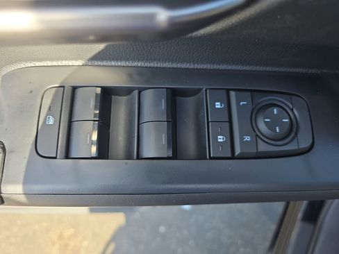 Used 2025 Toyota Tacoma TRD Sport AWD/4WD image 28