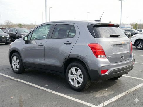 Used 2020 Chevrolet Trax LS FWD image 2