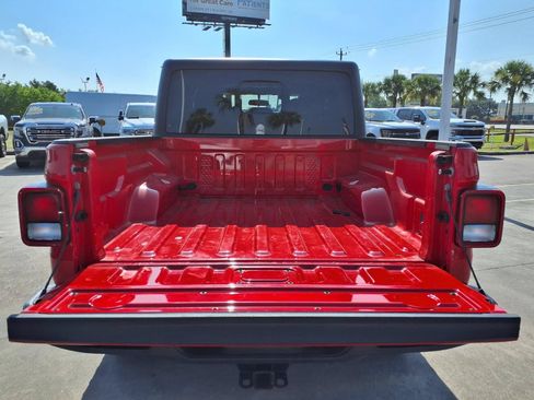 Used 2023 Jeep Gladiator Sport AWD/4WD image 7