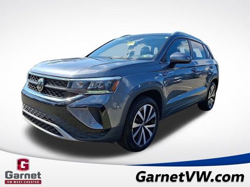 Certified 2022 Volkswagen Taos SE image 3