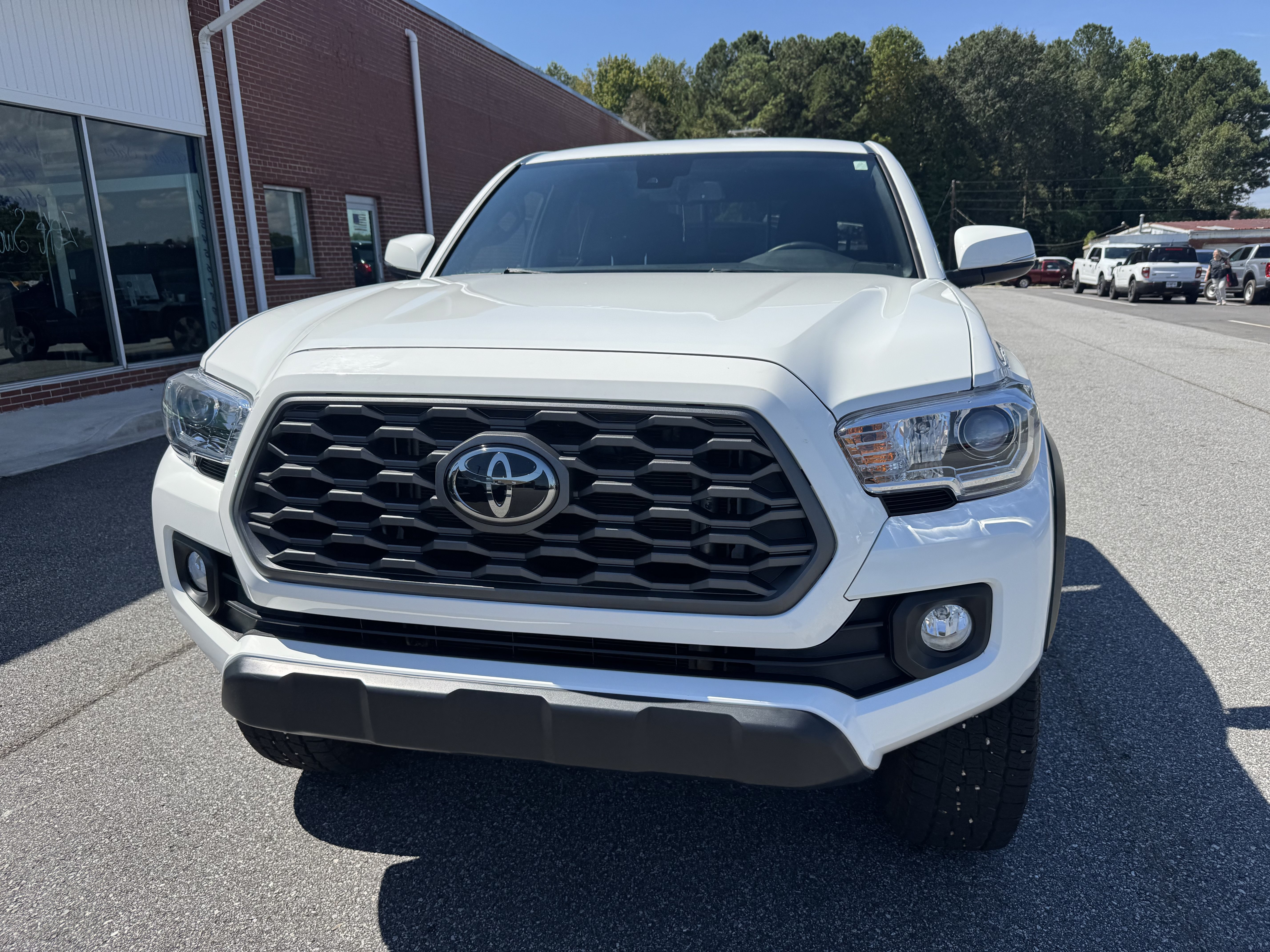 Used 2022 Toyota Tacoma TRD Off-Road AWD/4WD image 4