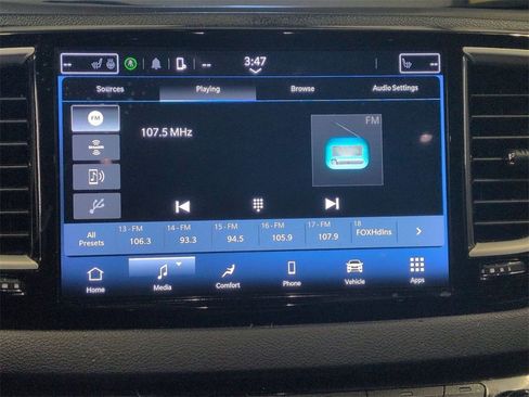 Used 2023 Chrysler Pacifica Touring-L image 23