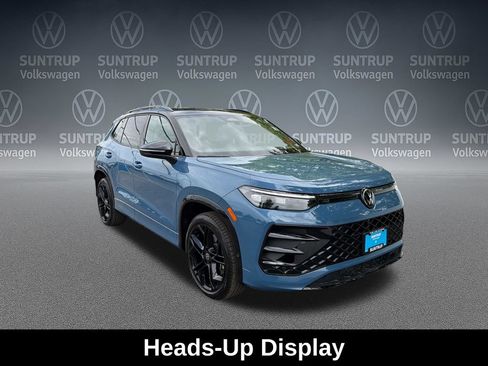 Used 2025 Volkswagen Tiguan SE R-Line AWD/4WD image 9
