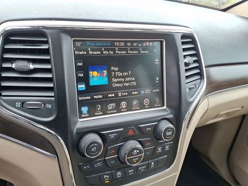 Used 2016 Jeep Grand Cherokee Limited w/ Luxury Group II image 3