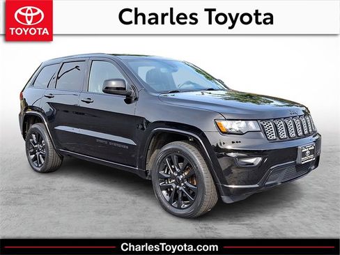 Used 2018 Jeep Grand Cherokee Altitude image 1
