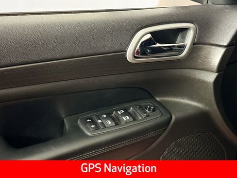 Used 2018 Jeep Grand Cherokee Altitude image 16