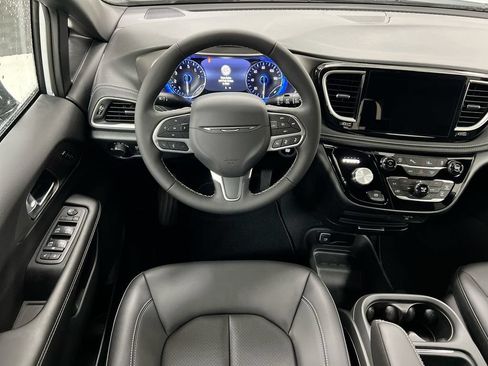 New 2027 Chrysler Pacifica Select AWD/4WD image 11