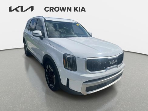 Certified 2024 Kia Telluride EX w/ EX Captain's Chair Package FWD image 3