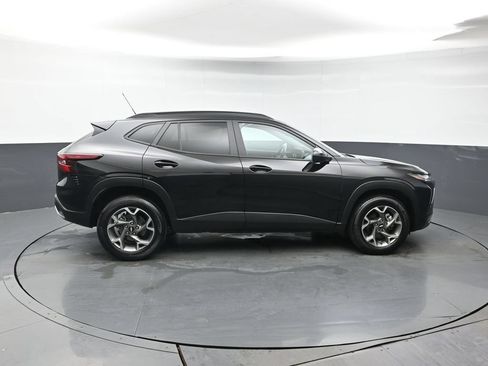Used 2025 Chevrolet Trax LT FWD image 7