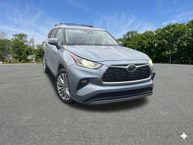 Used 2023 Toyota Highlander Platinum AWD/4WD image 3