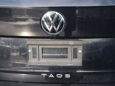 Used 2022 Volkswagen Taos SE w/ Panoramic Sunroof Package image 32