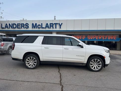 Used 2022 Chevrolet Suburban Premier image 2