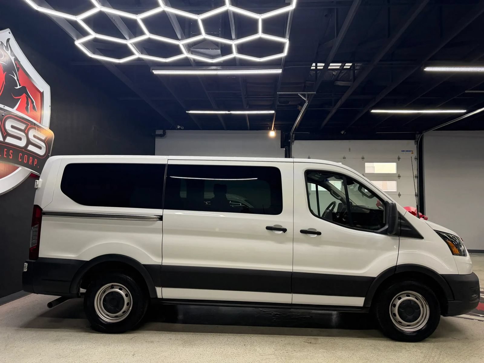 Used 2020 Ford Transit 150 XL RWD image 7