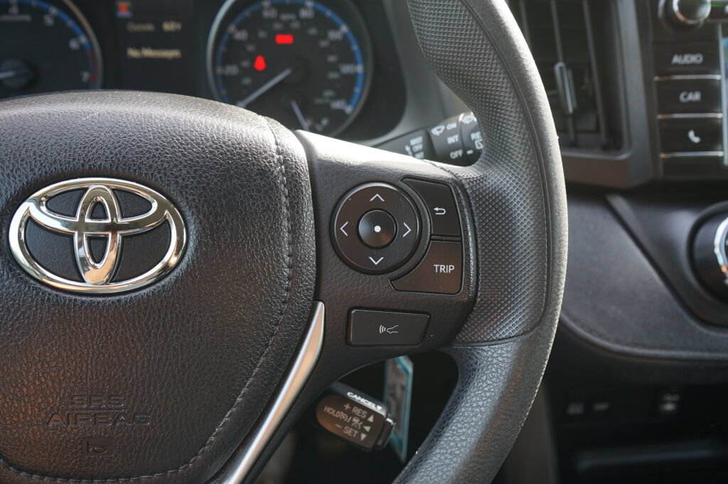 Used 2018 Toyota RAV4 LE w/ All Weather Liner Package FWD image 24