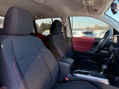 Used 2019 Toyota Tacoma 2WD Double Cab image 31