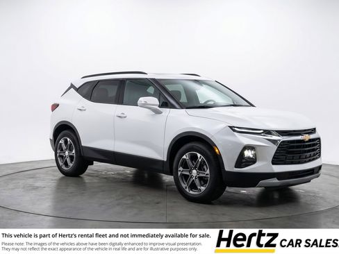 Used 2025 Chevrolet Blazer LT FWD image 1