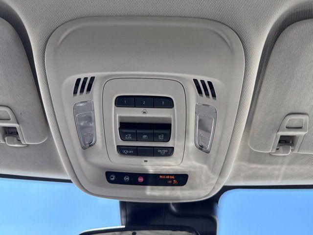 Used 2021 Buick Envision Avenir AWD/4WD image 31