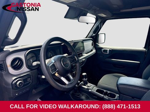 Used 2024 Jeep Wrangler Unlimited Sahara AWD/4WD image 5