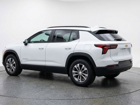 Used 2025 Chevrolet Equinox LT image 6