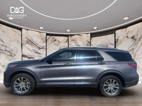 Used 2022 Ford Explorer Limited AWD/4WD image 2