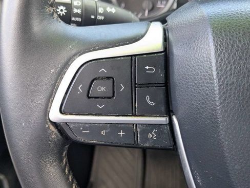 Used 2023 Toyota Highlander XLE FWD image 25