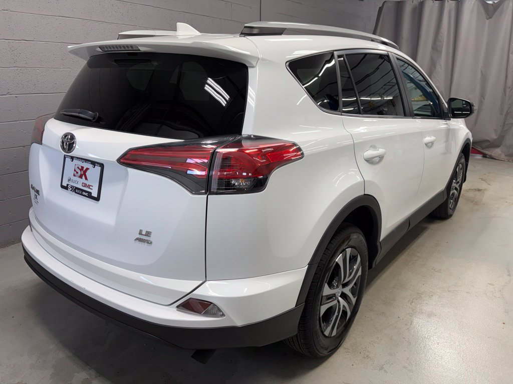 Used 2016 Toyota RAV4 LE AWD/4WD image 2