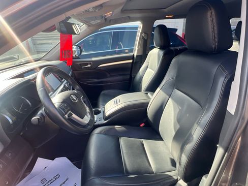 Used 2019 Toyota Highlander XLE image 6