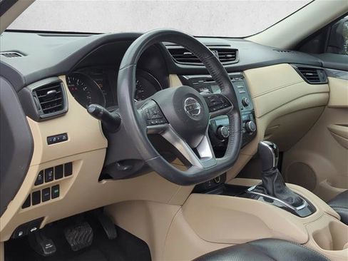 Used 2017 Nissan Rogue SV FWD image 8
