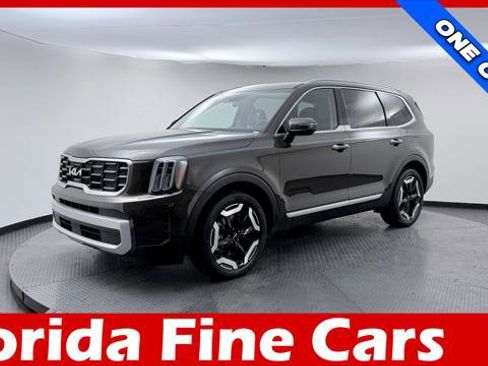 Used 2025 Kia Telluride S FWD image 1