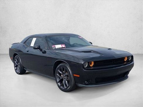 Used 2019 Dodge Challenger SXT w/ Blacktop Package image 3