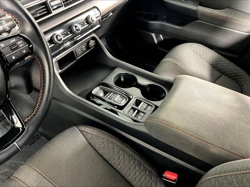 Used 2025 Honda Pilot Sport image 18