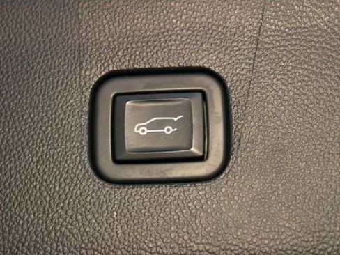 Used 2023 Buick Enclave Avenir w/ Avenir Technology Package AWD/4WD image 19