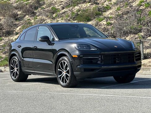 Certified 2025 Porsche Cayenne Coupe image 10