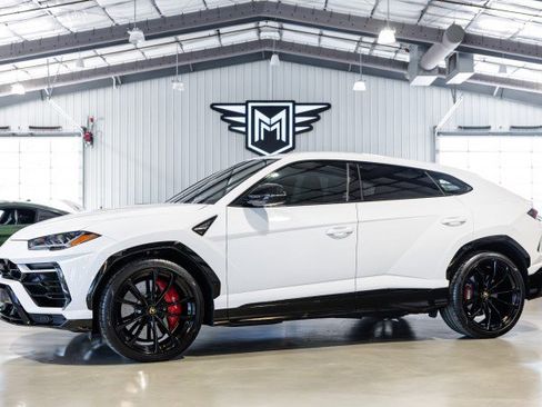 Used 2022 Lamborghini Urus AWD/4WD image 1