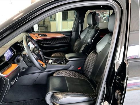 Used 2023 Jeep Grand Cherokee Summit image 10