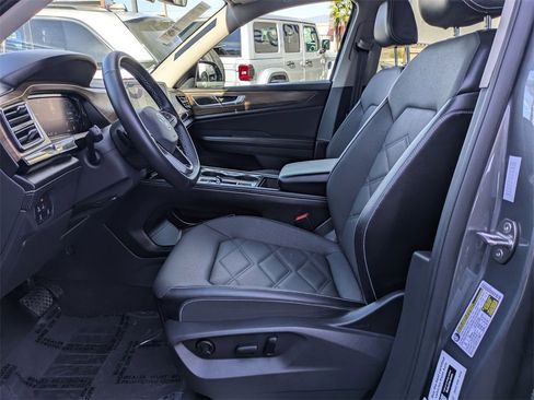 Used 2024 Volkswagen Atlas SE image 25