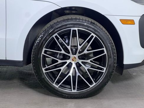 Certified 2026 Porsche Macan AWD/4WD image 13