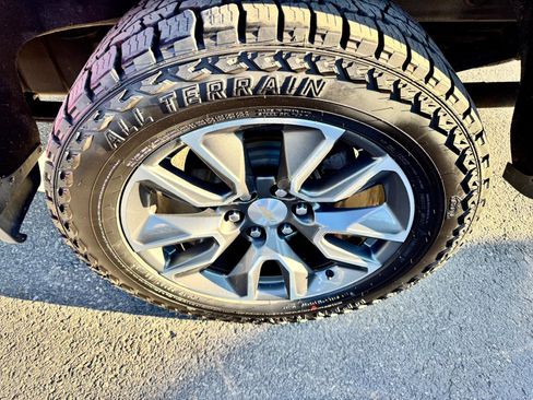 Used 2023 Chevrolet Silverado 1500 LT image 34