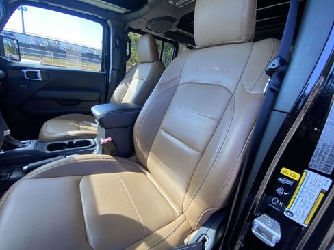 Used 2022 Jeep Wrangler Unlimited Sahara w/ Cold Weather Group image 15