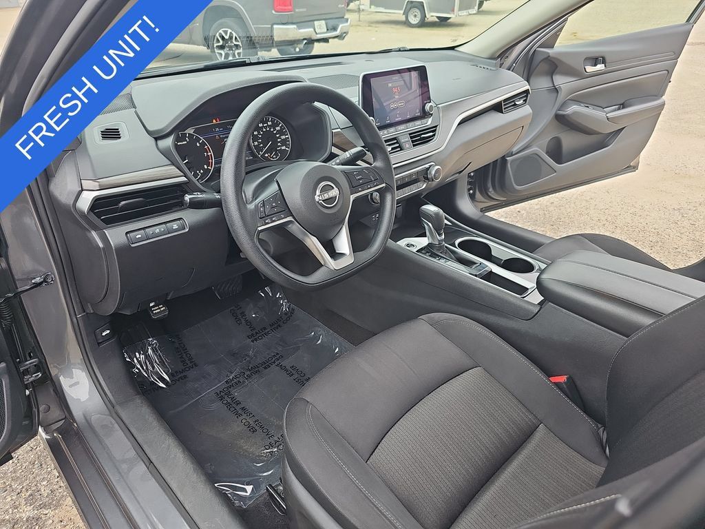 Used 2024 Nissan Altima 2.5 SV FWD image 15