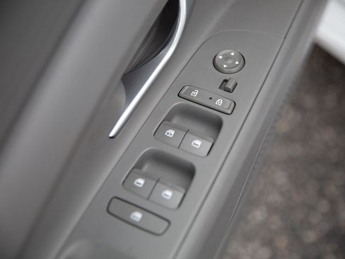 Used 2023 Hyundai Elantra Blue image 19