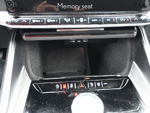 Used 2024 Jeep Wagoneer Series II w/ Flexible Seating Group image 17