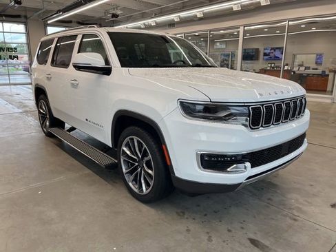 Used 2022 Jeep Wagoneer Series III w/ Premium Group I image 3