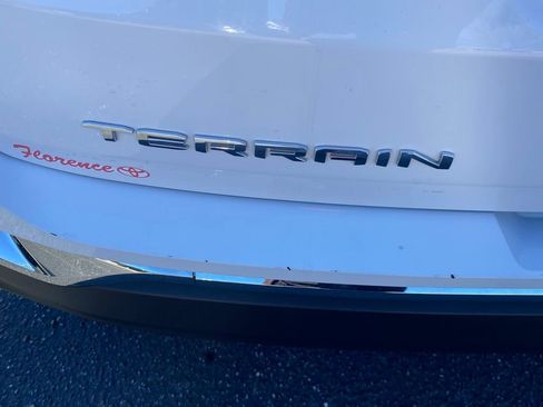 Used 2023 GMC Terrain SLT image 14