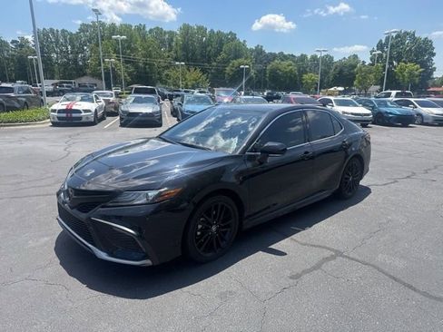Used 2022 Toyota Camry XSE FWD image 5