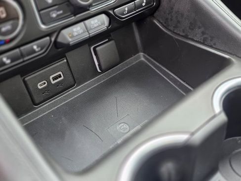 Used 2022 Chevrolet Suburban Z71 w/ Luxury Package image 36